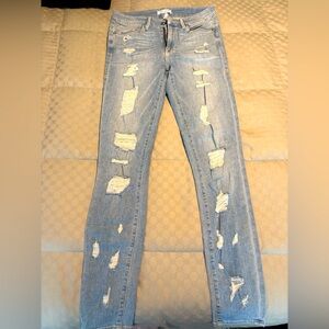 Women’s Good American light wash ripped skinny jeans size 6 VGUC